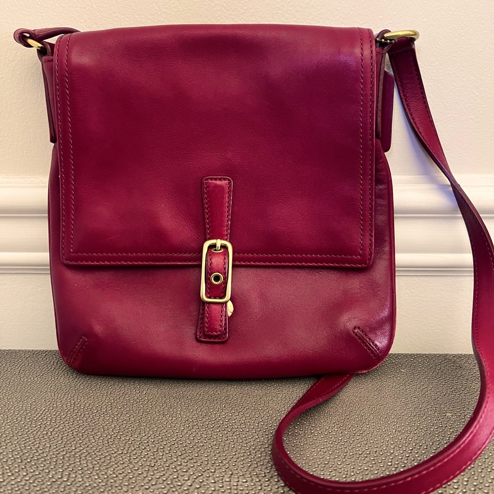 Vintage COACH Crossbody Leather Red
Goldtone Hardware